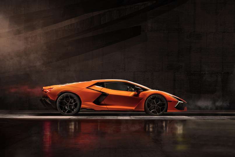 Lamborghini revuelto 2023