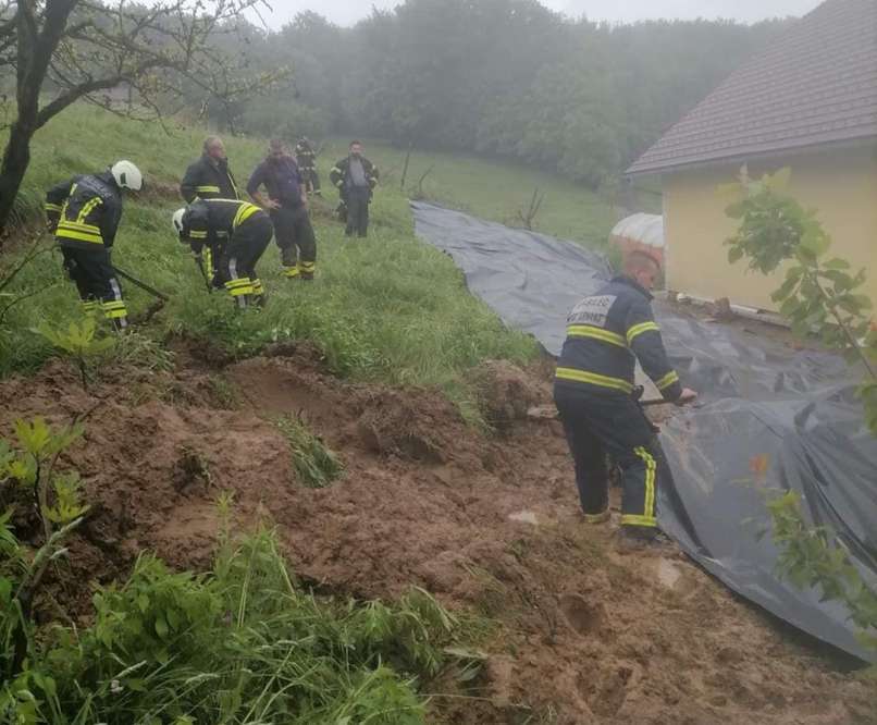 zemeljski plaz, lenart