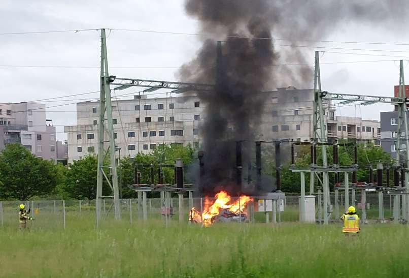 goreč avto, električna razdelilna postaja žale