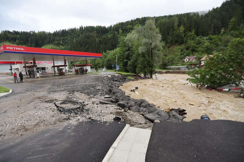 prevalje, benciski servis