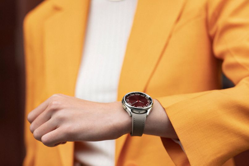 116_WATCH6_WATCH_HANDS_ON_TARGETPERSONA__WATCH6CLASSIC_4_LI