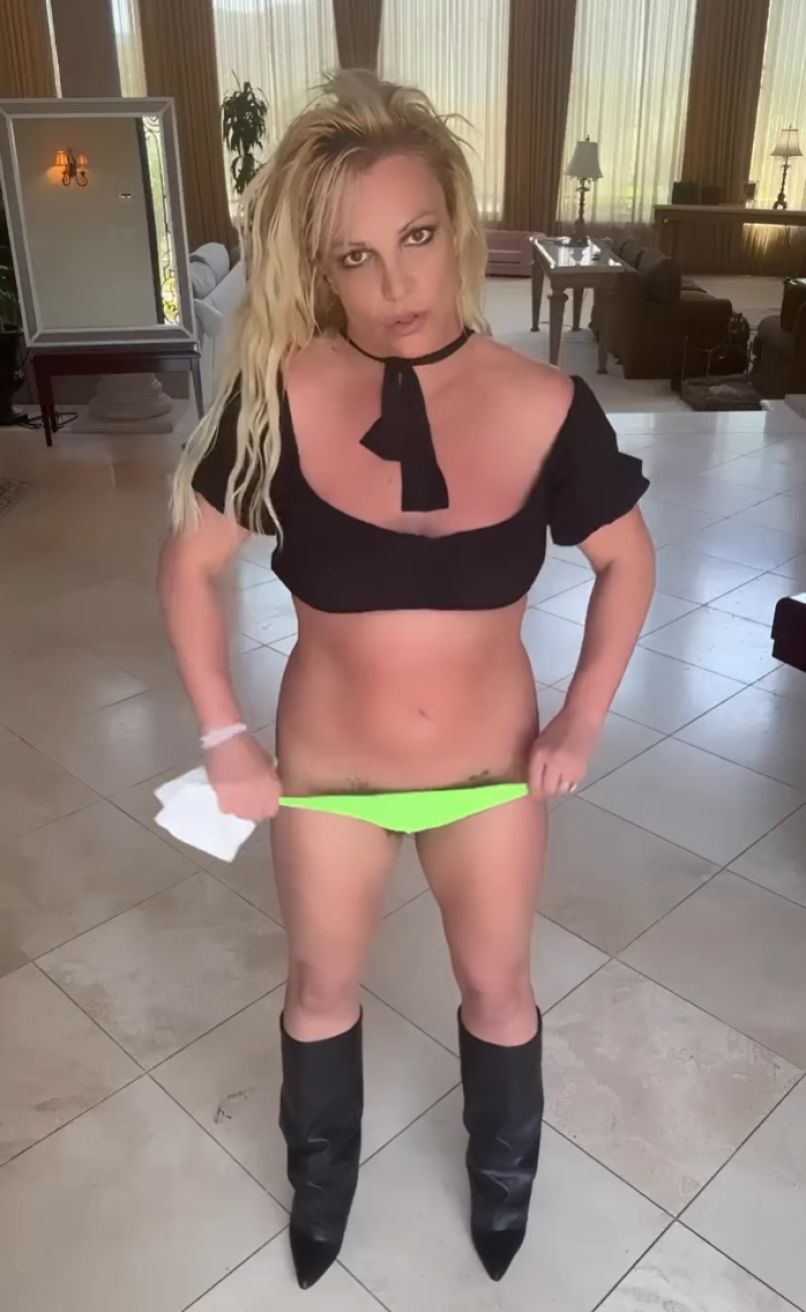 Britney naj bi imela obsedenost z noži in je bila paranoična glede morebitnih napadov na njo