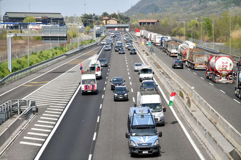 italija, policija, kontrola, avtocesta, plačilo-cestnine, cestninska-postaja