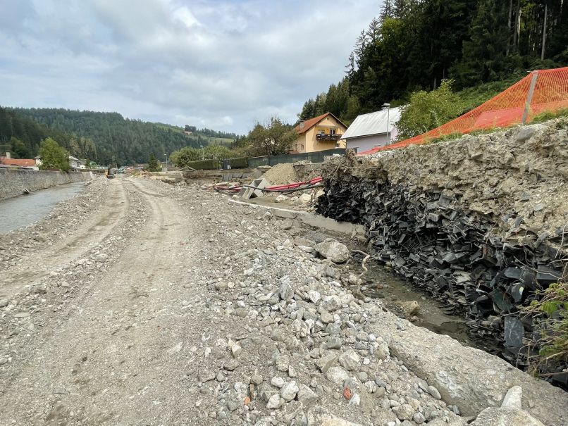 mežica,meža, poplave akumulatorji