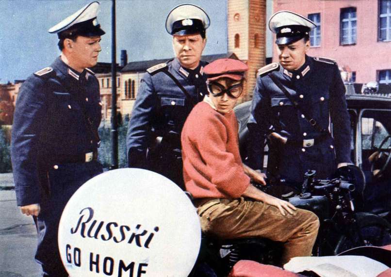 Ena, dva, tri, politična satira Billyja Wilderja, posneta v Berlinu