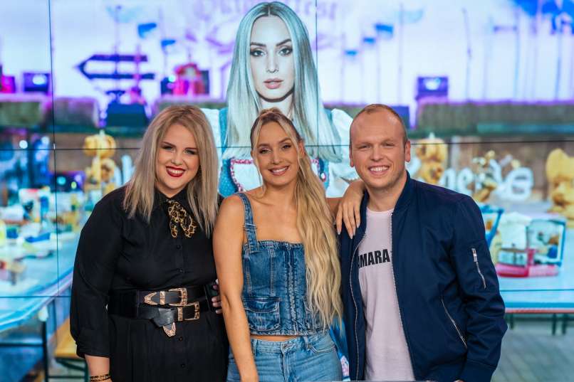 Tamara, Ines in Rudi so vedno recept za dobro zabavo! In Rudi še vedno nosi prepoteno majico! Zaradi