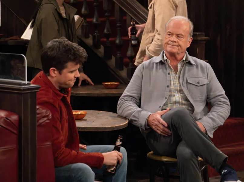 Dr Frasier Crane s svojim odtujenim sinom Freddyjem