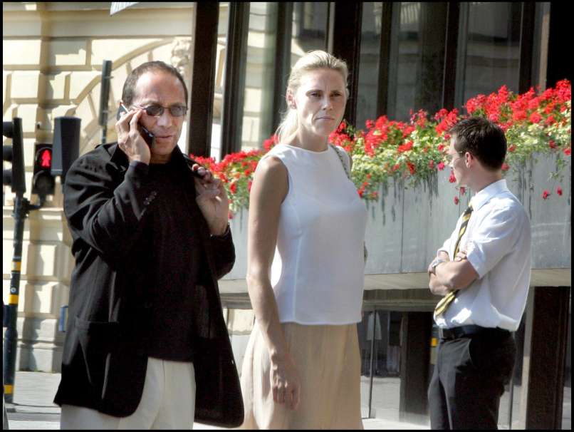 2006 s precej mlajšo švedsko punco in dve leti tudi ženo, Anno Aberg