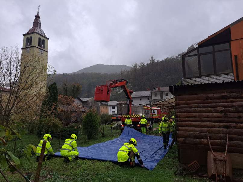 gasilci, poplave, dež, meteorna-voda