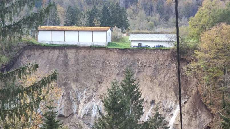 vojašnica bohinjska bela, plaz