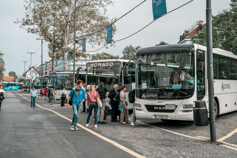 avtobusna postaja ljubljana, avtobus, potniki