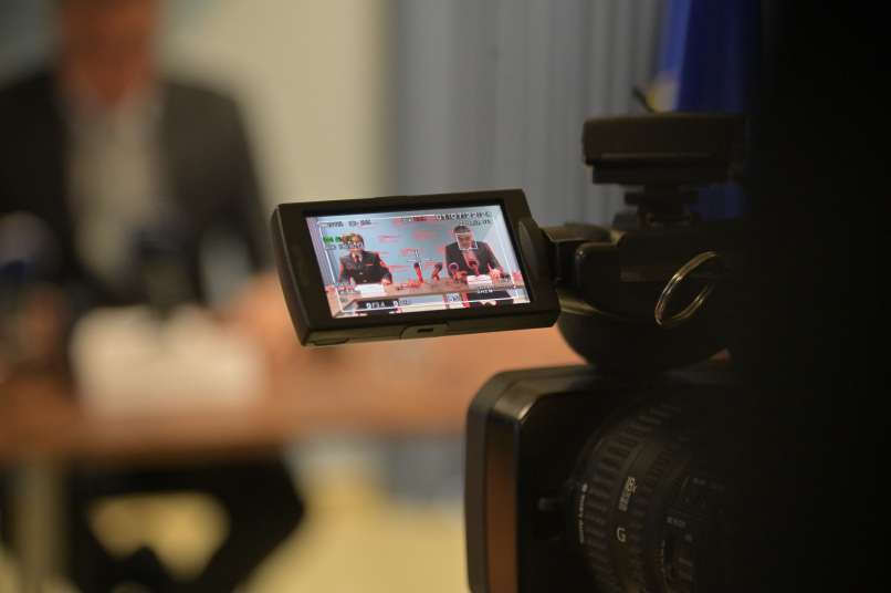 novinarska-konferenca, policija-nlb