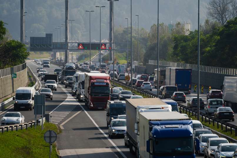 tovornjaki, gneča, promet, ceste