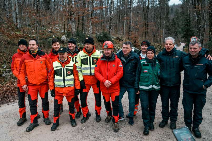 reševalci, skupinska fotografija