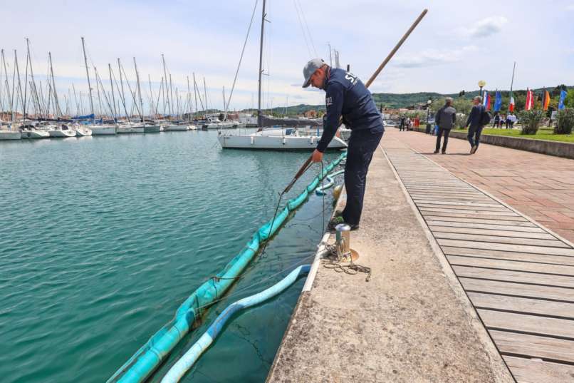 marina izola, bariera, hotel delfin, lovljenje olja