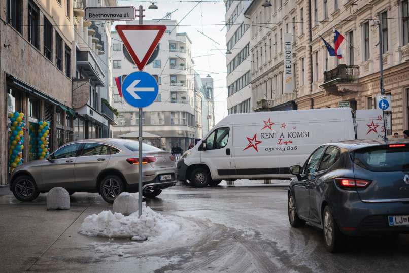 prometni znak, prednostna, ljubljana