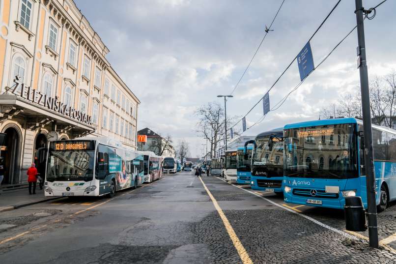 avtobus  avtobusna postaja lpp prevoznik