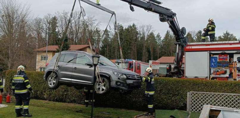 avto gasilci bazen Avstrija