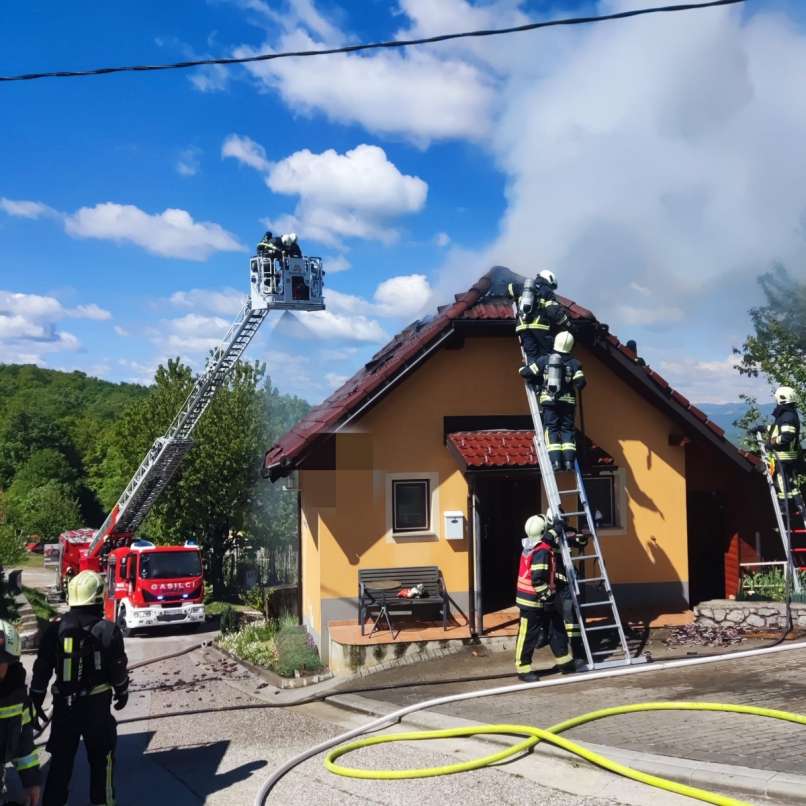 družina pisk, požar