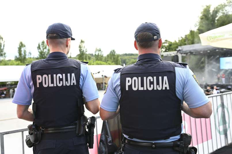 policija