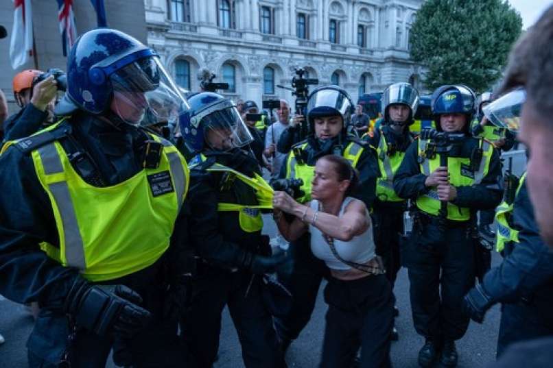 policija-svetuje, protest, anglija