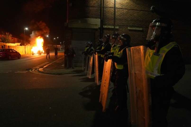 policija-svetuje, protest, anglija