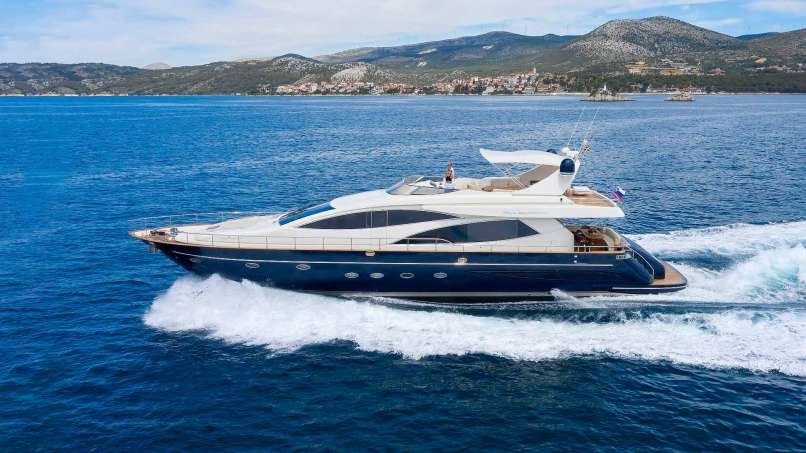 03-Riva-85-running-islands