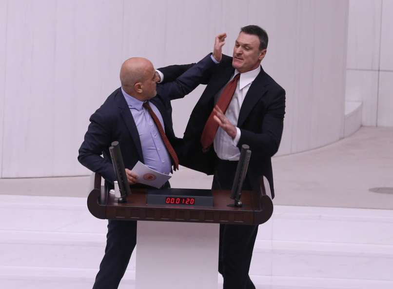 ahmet sik, alay ozalan, pretep, turški parlament