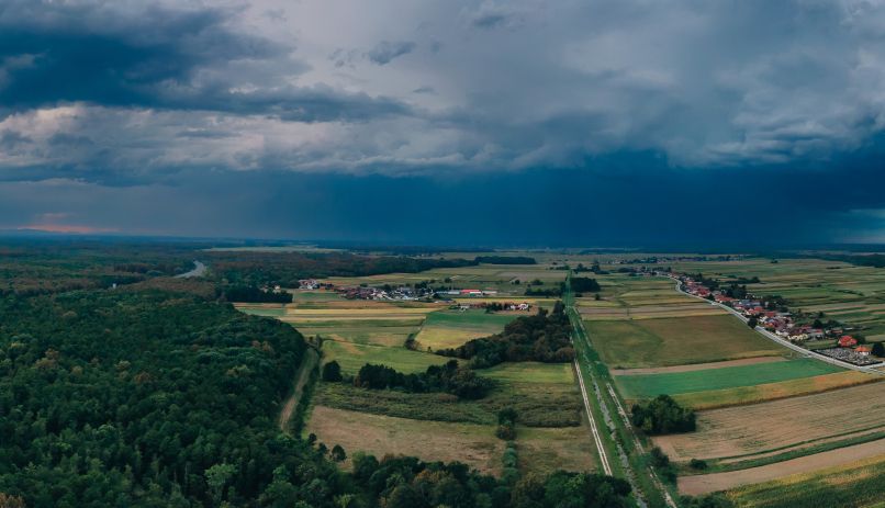 simbolična, nevihta, neurje, vreme, oblačno, oblaki, dron