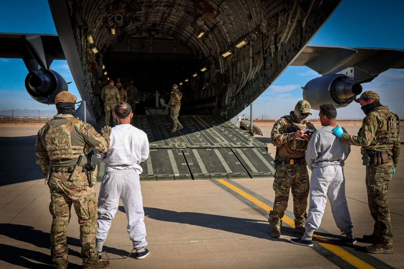 deportacija, nezakoniti priseljenci, let, guantanamo