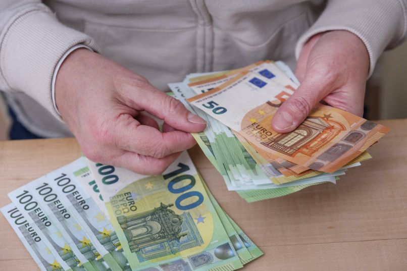 denar evri bankovci štetje