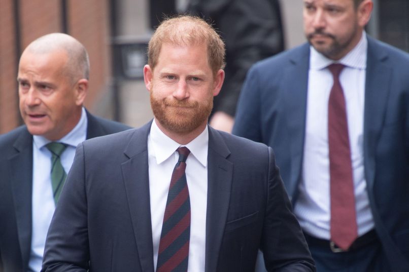 Harry je zelo prizadet. Družina mu je popolnoma obrnila hrbet