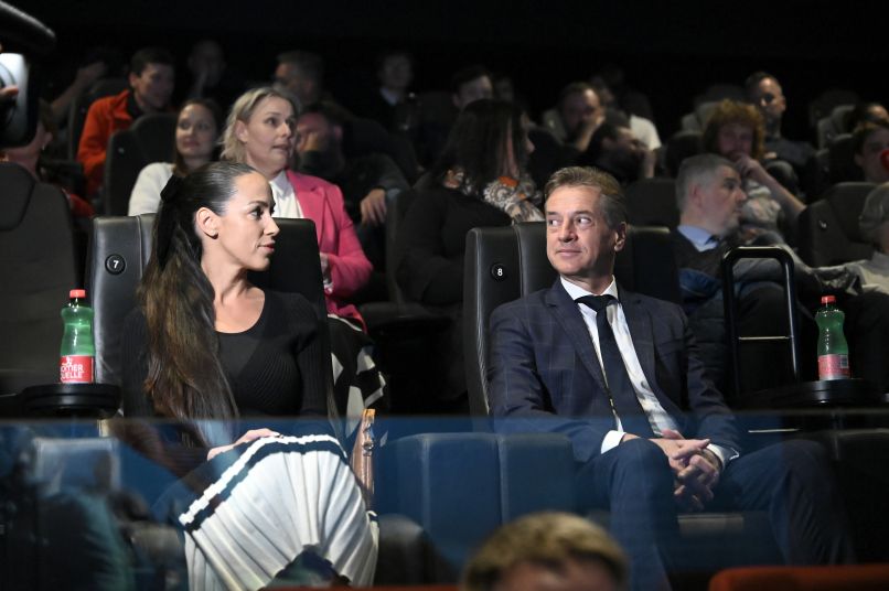 Film Zadnji dnevi, Robert Golob, Tina Gaber - Premier Robert Golob je na premiero pripeljal partnerk