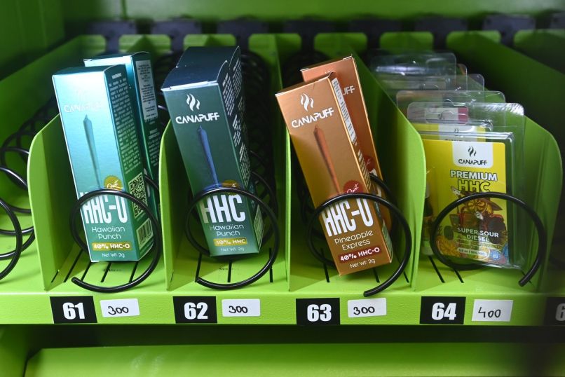 polsintetični kanabinoid, hhc, olomuc