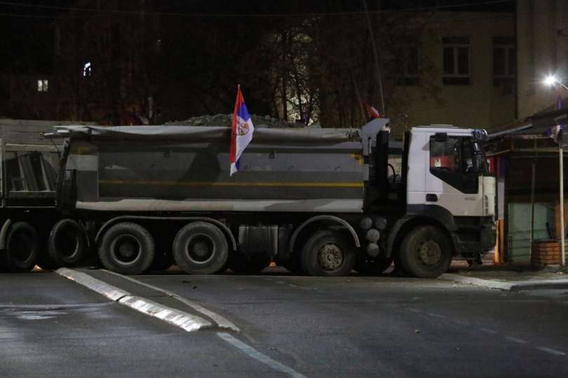 Na Kosovu Vzniknile Nove Barikade Srbi Blokirali Mejni Prehod