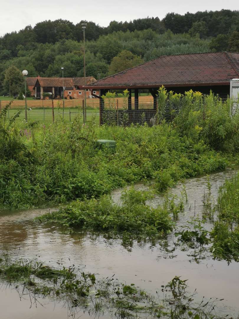 Foto Poplavljene Ceste In Zalite Kleti Tudi Na Gori Kem Vestnik Si