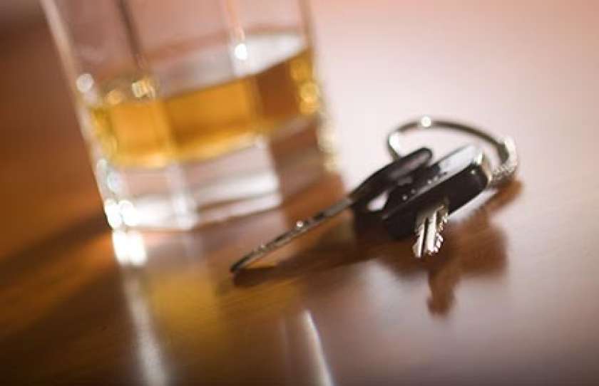 Brez veljavnega vozniškega dovoljenja in pod vplivom alkohola