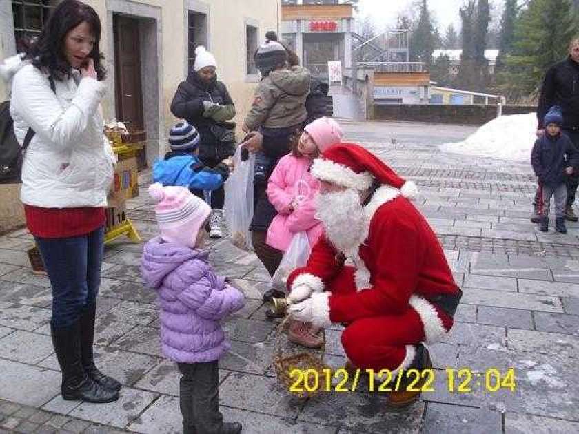 FOTO: Božiček se je prisankal v Črnomelj