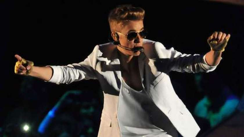 VIDEO: Justin Bieber se je zgrudil