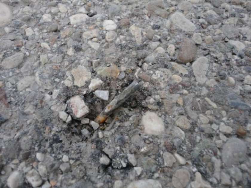 Za prerezane gume v Dobruški vasi krivi žeblji