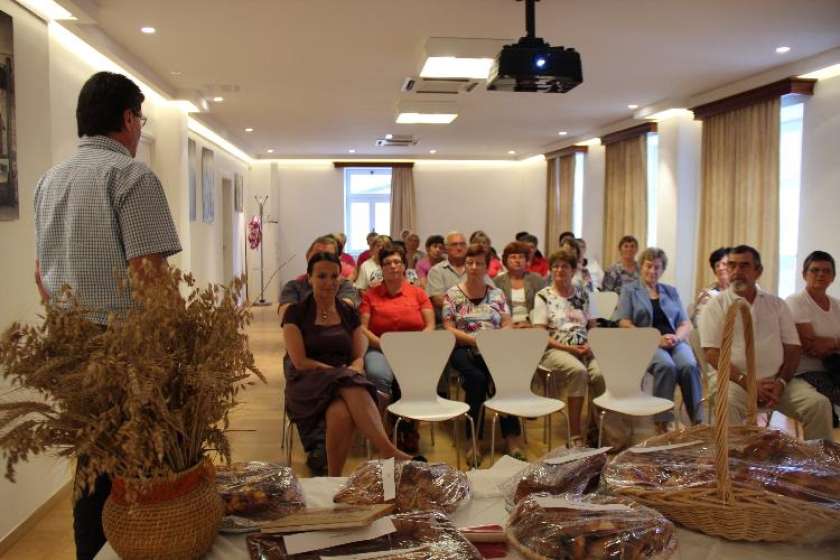 FOTO: Župan podelil zahvale za sodelovanje na tekmovanju v peki kruha