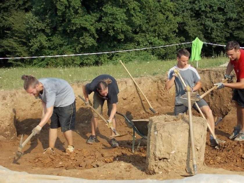 FOTO: Arheološka izkopavanja na Kapiteljski njivi