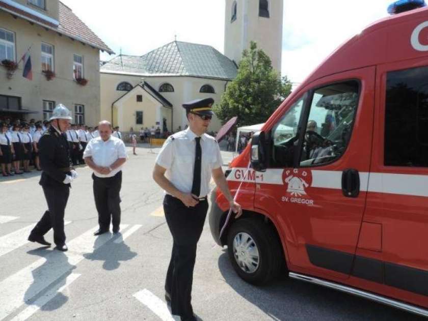 FOTO: Gasilci pri Sv. Gregorju dobili novo vozilo