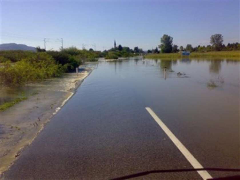Krka poplavila pri Malencah