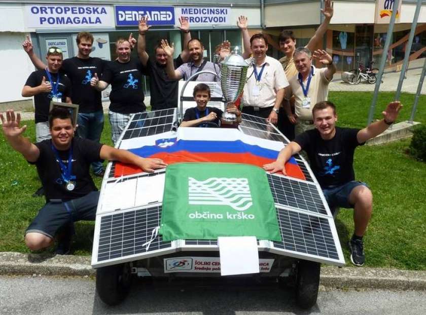 Solarni avtomobil dijakov iz Krškega zmagal