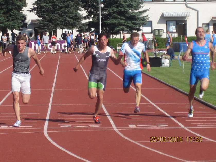 FOTO: Novomeški atleti uspešni v Mariboru 