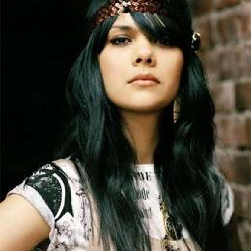 HIT DNEVA: Bat for Lashes in pesem Sunday Love