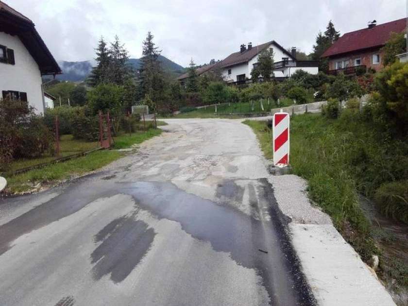 AVDIO: Nadaljuje se obnova Vinarske ceste na Bizeljskem