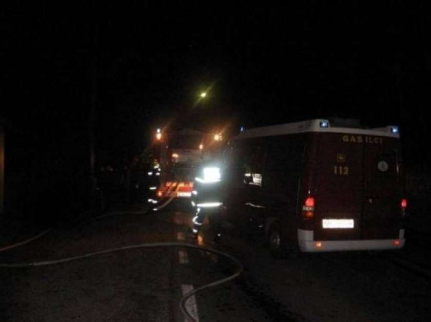 Iz avtomobila v Dravinji rešili dva otroka