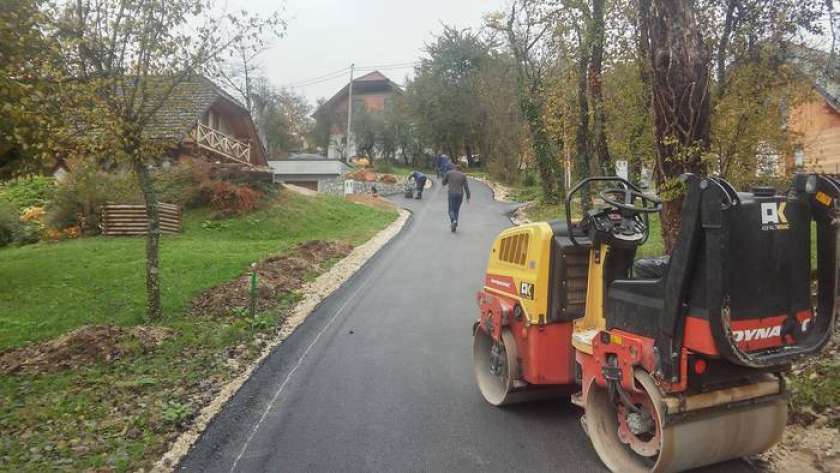 FOTO: Rekonstrukcija ceste med Malim in Velikim Banom
